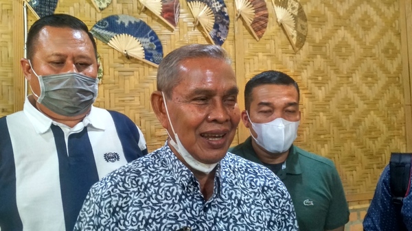 Ketua KONI Riau Iskandar Hoesin. 